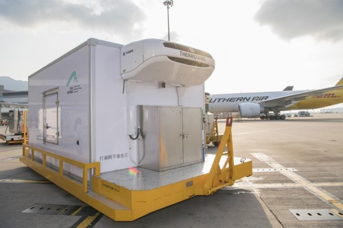 A white box on a yellow platform

AI-generated content may be incorrect.